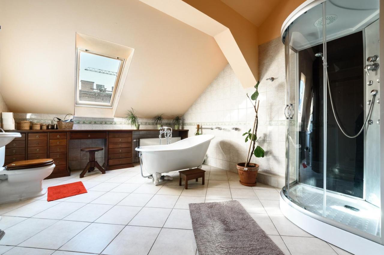 View To The Roofs Luxury Apartment With 2 Bedrooms Budapest Exterior photo