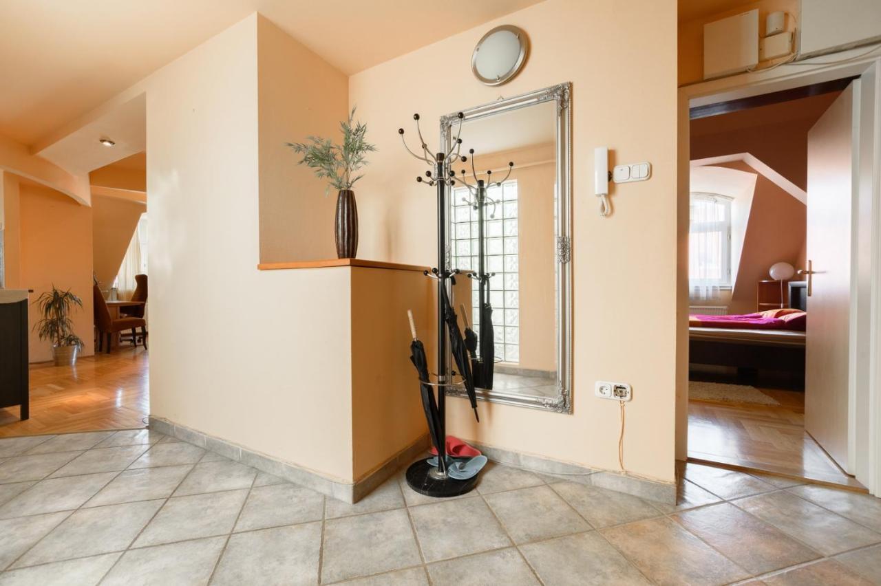 View To The Roofs Luxury Apartment With 2 Bedrooms Budapest Exterior photo